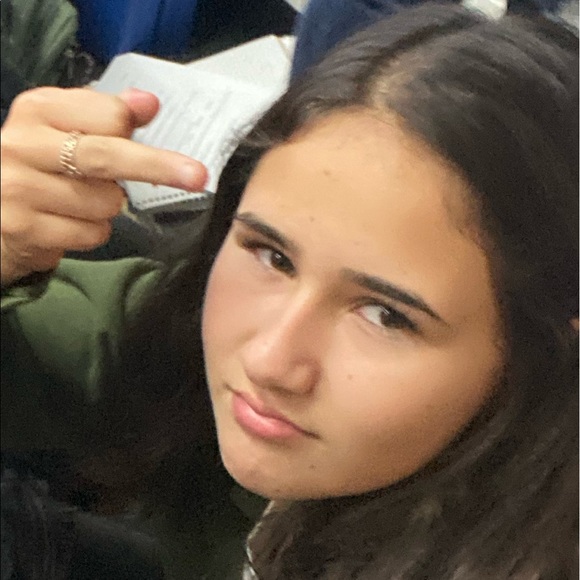 Meet your Posher, Kendall - Picture 1 of 1